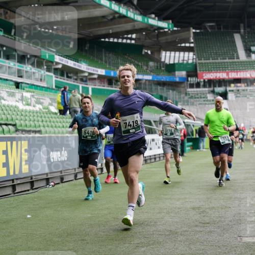 05.10.2025 - 20. swb-Marathon Bremen Michael Burmester http://msf.ph/oto/9327698 05.10.2025 12:51:50 Laufen im Stadion 503, 750, 754, 914, 1029, 1064, 1120, 1314, 1499, 1550, 1577, 1701, 1748, 1911, 1926, 2279, 2283, 2350, 2447, 2493, 2526, 3178, 4104, 4260, 4652, 4654, 4687, 4781, 5068, 5108, 5416, 5847, 5910, 6066, 6210, 6367, 6773, 6775, 7031, 7293, 7313, 7419, 7713, 7723, 8066, 8534, 8558, 8682, 8740, 8780, 334, 601, 1037, 1689, 1909, 2059, 3267, 3419, 3608, 3661, 4032, 4104, 5551, 5817, 5838, 6401, 6477, 8083, 8995 meine-sportfotos.de
