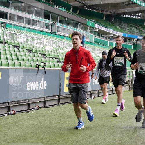05.10.2025 - 20. swb-Marathon Bremen Michael Burmester http://msf.ph/oto/9327700 05.10.2025 12:56:16 Laufen im Stadion 78, 240, 325, 591, 830, 901, 984, 989, 1261, 1380, 1490, 1679, 1774, 1825, 1931, 2134, 2149, 2162, 2263, 2438, 2459, 2490, 2571, 2634, 2942, 3074, 3161, 3392, 3515, 3519, 3606, 3612, 3749, 3980, 4052, 4079, 4101, 4116, 4149, 4195, 4288, 4432, 4456, 4485, 4796, 5255, 5289, 5370, 5419, 5469, 5490, 5615, 5691, 5719, 6048, 6070, 6176, 6375, 6441, 6515, 6570, 6615, 6689, 6744, 6797, 6820, 6864, 6937, 7000, 7292, 7320, 7431, 7783, 7920, 8060, 8144, 8222, 78, 2162, 2884 meine-sportfotos.de