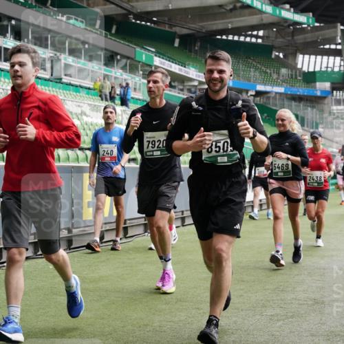 05.10.2025 - 20. swb-Marathon Bremen Michael Burmester http://msf.ph/oto/9327705 05.10.2025 12:56:16 Laufen im Stadion 78, 240, 325, 591, 830, 901, 984, 989, 1261, 1380, 1490, 1679, 1774, 1825, 1931, 2134, 2149, 2162, 2263, 2438, 2459, 2490, 2571, 2634, 2942, 3074, 3161, 3392, 3515, 3519, 3606, 3612, 3749, 3980, 4052, 4079, 4101, 4116, 4149, 4195, 4288, 4432, 4456, 4485, 4796, 5255, 5289, 5370, 5419, 5469, 5490, 5615, 5691, 5719, 6048, 6070, 6176, 6375, 6441, 6515, 6570, 6615, 6689, 6744, 6797, 6820, 6864, 6937, 7000, 7292, 7320, 7431, 7783, 7920, 8060, 8144, 8222, 78, 2162, 2884 meine-sportfotos.de