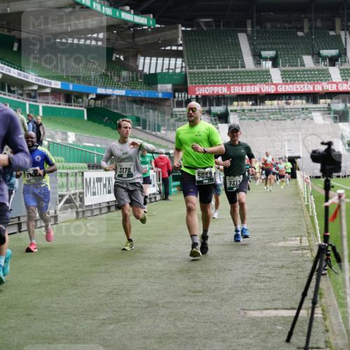 05.10.2025 - 20. swb-Marathon Bremen Michael Burmester http://msf.ph/oto/9327706 05.10.2025 12:51:51 Laufen im Stadion 503, 750, 754, 914, 1029, 1064, 1120, 1314, 1499, 1550, 1577, 1701, 1748, 1911, 1926, 2279, 2283, 2350, 2447, 2493, 2526, 3178, 4260, 4652, 4654, 4687, 4781, 5068, 5108, 5416, 5847, 5910, 6066, 6210, 6367, 6773, 6775, 7031, 7293, 7313, 7419, 7713, 7723, 8066, 8534, 8558, 8682, 8740, 8780, 334, 503, 601, 1037, 1689, 1909, 2059, 3267, 3419, 3608, 3661, 4032, 4104, 5551, 5817, 5838, 6401, 6477, 8083 meine-sportfotos.de