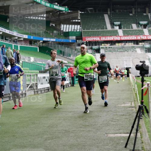 05.10.2025 - 20. swb-Marathon Bremen Michael Burmester http://msf.ph/oto/9327710 05.10.2025 12:51:51 Laufen im Stadion 503, 750, 754, 914, 1029, 1064, 1120, 1314, 1499, 1550, 1577, 1701, 1748, 1911, 1926, 2279, 2283, 2350, 2447, 2493, 2526, 3178, 4260, 4652, 4654, 4687, 4781, 5068, 5108, 5416, 5847, 5910, 6066, 6210, 6367, 6773, 6775, 7031, 7293, 7313, 7419, 7713, 7723, 8066, 8534, 8558, 8682, 8740, 8780, 334, 503, 601, 1037, 1689, 1909, 2059, 3267, 3419, 3608, 3661, 4032, 4104, 5551, 5817, 5838, 6401, 6477, 8083 meine-sportfotos.de