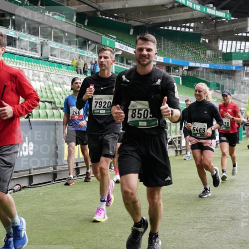 05.10.2025 - 20. swb-Marathon Bremen Michael Burmester http://msf.ph/oto/9327713 05.10.2025 12:56:17 Laufen im Stadion 240, 325, 591, 830, 901, 984, 989, 1261, 1380, 1490, 1679, 1774, 1825, 1931, 2134, 2149, 2263, 2438, 2459, 2490, 2571, 2634, 2942, 3074, 3161, 3392, 3515, 3519, 3606, 3612, 3749, 3980, 4052, 4079, 4101, 4116, 4149, 4195, 4288, 4432, 4456, 4485, 4796, 5255, 5289, 5370, 5419, 5469, 5490, 5615, 5691, 5719, 6048, 6070, 6176, 6375, 6441, 6515, 6570, 6615, 6689, 6744, 6797, 6820, 6864, 6937, 7000, 7292, 7320, 7431, 7783, 7920, 8060, 8144, 8222, 78, 2162, 2884, 3515 meine-sportfotos.de