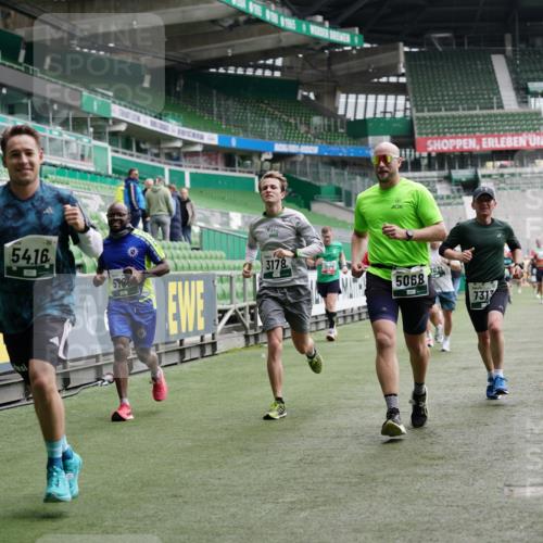 05.10.2025 - 20. swb-Marathon Bremen Michael Burmester http://msf.ph/oto/9327714 05.10.2025 12:51:52 Laufen im Stadion 750, 754, 914, 1029, 1064, 1120, 1314, 1499, 1550, 1577, 1701, 1748, 1911, 1926, 2279, 2283, 2350, 2447, 2493, 2526, 3178, 3626, 4260, 4652, 4654, 4687, 4781, 5068, 5108, 5416, 5847, 5910, 6066, 6210, 6367, 6773, 6775, 7031, 7293, 7313, 7419, 7713, 7723, 8066, 8534, 8558, 8682, 8740, 8780, 334, 503, 601, 1037, 1689, 1909, 2059, 3267, 3419, 3608, 3661, 4032, 4104, 5551, 5817, 5838, 6401, 6477, 8083 meine-sportfotos.de