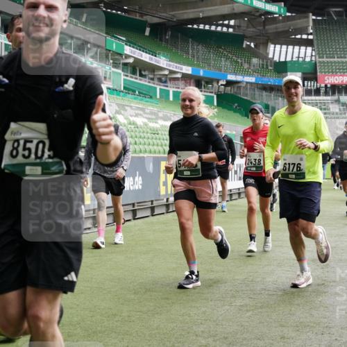 05.10.2025 - 20. swb-Marathon Bremen Michael Burmester http://msf.ph/oto/9327717 05.10.2025 12:56:17 Laufen im Stadion 240, 325, 591, 830, 901, 984, 989, 1261, 1380, 1490, 1679, 1774, 1825, 1931, 2134, 2149, 2263, 2438, 2459, 2490, 2571, 2634, 2942, 3074, 3161, 3392, 3515, 3519, 3606, 3612, 3749, 3980, 4052, 4079, 4101, 4116, 4149, 4195, 4288, 4432, 4456, 4485, 4796, 5255, 5289, 5370, 5419, 5469, 5490, 5615, 5691, 5719, 6048, 6070, 6176, 6375, 6441, 6515, 6570, 6615, 6689, 6744, 6797, 6820, 6864, 6937, 7000, 7292, 7320, 7431, 7783, 7920, 8060, 8144, 8222, 78, 2162, 2884, 3515 meine-sportfotos.de