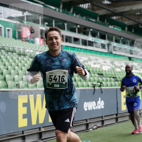 05.10.2025 - 20. swb-Marathon Bremen Michael Burmester http://msf.ph/oto/9327725 05.10.2025 12:51:53 Laufen im Stadion 750, 754, 914, 1029, 1064, 1120, 1314, 1499, 1550, 1577, 1701, 1748, 1911, 1926, 2279, 2283, 2350, 2447, 2493, 2526, 3041, 3178, 3626, 4260, 4652, 4654, 4687, 4781, 5068, 5108, 5416, 5847, 5910, 6066, 6210, 6367, 6773, 6775, 7012, 7031, 7293, 7313, 7419, 7713, 7723, 8066, 8534, 8558, 8682, 8740, 8780, 334, 503, 601, 1037, 1689, 1909, 3267, 3419, 3608, 3661, 4032, 4104, 5551, 5817, 5838, 6401, 6477, 8083 meine-sportfotos.de