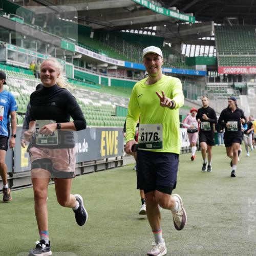 05.10.2025 - 20. swb-Marathon Bremen Michael Burmester http://msf.ph/oto/9327726 05.10.2025 12:56:18 Laufen im Stadion 240, 325, 591, 830, 901, 984, 989, 1261, 1380, 1490, 1679, 1774, 1825, 1931, 2134, 2149, 2263, 2438, 2459, 2490, 2571, 2634, 2942, 3074, 3161, 3392, 3606, 3612, 3749, 3980, 4052, 4079, 4101, 4116, 4149, 4195, 4288, 4432, 4456, 4485, 4796, 5246, 5255, 5289, 5370, 5419, 5469, 5490, 5615, 5691, 5719, 6048, 6070, 6176, 6375, 6441, 6451, 6515, 6570, 6615, 6689, 6744, 6797, 6820, 6864, 6926, 6937, 7000, 7292, 7320, 7431, 7783, 7920, 8060, 8144, 8222, 78, 2162, 2884, 3074, 3515 meine-sportfotos.de