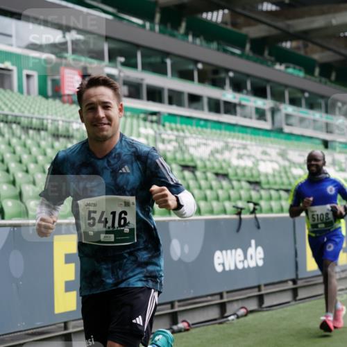 05.10.2025 - 20. swb-Marathon Bremen Michael Burmester http://msf.ph/oto/9327729 05.10.2025 12:51:53 Laufen im Stadion 750, 754, 914, 1029, 1064, 1120, 1314, 1499, 1550, 1577, 1701, 1748, 1911, 1926, 2279, 2283, 2350, 2447, 2493, 2526, 3041, 3178, 3626, 4260, 4652, 4654, 4687, 4781, 5068, 5108, 5416, 5847, 5910, 6066, 6210, 6367, 6773, 6775, 7012, 7031, 7293, 7313, 7419, 7713, 7723, 8066, 8534, 8558, 8682, 8740, 8780, 334, 503, 601, 1037, 1689, 1909, 3267, 3419, 3608, 3661, 4032, 4104, 5551, 5817, 5838, 6401, 6477, 8083 meine-sportfotos.de