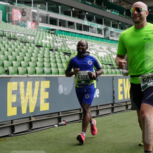 05.10.2025 - 20. swb-Marathon Bremen Michael Burmester http://msf.ph/oto/9327737 05.10.2025 12:51:53 Laufen im Stadion 750, 754, 914, 1029, 1064, 1120, 1314, 1499, 1550, 1577, 1701, 1748, 1911, 1926, 2279, 2283, 2350, 2447, 2493, 2526, 3041, 3178, 3626, 4260, 4652, 4654, 4687, 4781, 5068, 5108, 5416, 5847, 5910, 6066, 6210, 6367, 6773, 6775, 7012, 7031, 7293, 7313, 7419, 7713, 7723, 8066, 8534, 8558, 8682, 8740, 8780, 334, 503, 601, 1037, 1689, 1909, 3267, 3419, 3608, 3661, 4032, 4104, 5551, 5817, 5838, 6401, 6477, 8083 meine-sportfotos.de