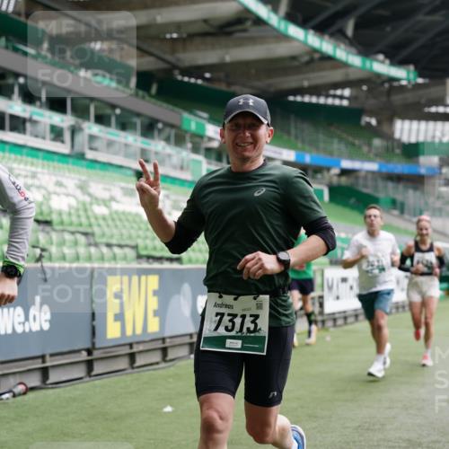 05.10.2025 - 20. swb-Marathon Bremen Michael Burmester http://msf.ph/oto/9327742 05.10.2025 12:51:54 Laufen im Stadion 750, 754, 914, 1029, 1064, 1120, 1314, 1499, 1550, 1577, 1701, 1748, 1911, 1926, 2279, 2283, 2350, 2447, 2493, 2526, 3041, 3178, 3626, 4260, 4652, 4654, 4687, 4781, 5068, 5108, 5416, 5847, 5910, 6066, 6210, 6367, 6773, 6775, 7012, 7031, 7293, 7313, 7419, 7713, 7723, 8066, 8218, 8534, 8558, 8682, 8740, 8780, 334, 503, 601, 1037, 1499, 1689, 1909, 3267, 3419, 3608, 3661, 4032, 4104, 5551, 5817, 5838, 6066, 6401, 6477, 8083 meine-sportfotos.de
