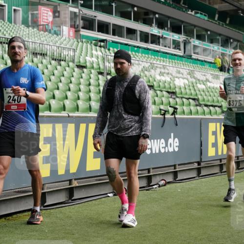 05.10.2025 - 20. swb-Marathon Bremen Michael Burmester http://msf.ph/oto/9327754 05.10.2025 12:56:21 Laufen im Stadion 325, 591, 830, 901, 984, 989, 1261, 1380, 1679, 1774, 1825, 1931, 2134, 2149, 2263, 2438, 2459, 2490, 2571, 2634, 2942, 3161, 3392, 3606, 3749, 3980, 4052, 4101, 4116, 4149, 4288, 4432, 4485, 5246, 5255, 5370, 5419, 5469, 5490, 5615, 5691, 5719, 6070, 6176, 6375, 6441, 6451, 6515, 6615, 6689, 6744, 6797, 6820, 6864, 6926, 7000, 7292, 7320, 7431, 7783, 7920, 8060, 8144, 8222, 78, 240, 1490, 2162, 2459, 2884, 3074, 3515, 3612, 4079, 4116, 4195, 4456 meine-sportfotos.de