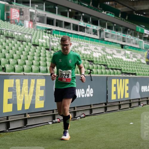 05.10.2025 - 20. swb-Marathon Bremen Michael Burmester http://msf.ph/oto/9327773 05.10.2025 12:51:58 Laufen im Stadion 750, 754, 914, 1029, 1064, 1120, 1314, 1550, 1577, 1701, 1748, 1911, 1926, 2279, 2283, 2350, 2447, 2526, 2595, 3033, 3041, 3178, 3626, 4260, 4652, 4687, 4781, 5068, 5108, 5416, 5675, 5847, 5910, 6210, 6367, 6773, 6775, 7012, 7031, 7293, 7313, 7419, 7713, 7723, 8066, 8218, 8534, 8558, 8682, 8701, 8740, 8780, 9115, 334, 503, 601, 1037, 1499, 1689, 1909, 2493, 3267, 3419, 3608, 3661, 4032, 4104, 4654, 5551, 5817, 5838, 6066, 6210, 6401, 6477, 8083 meine-sportfotos.de