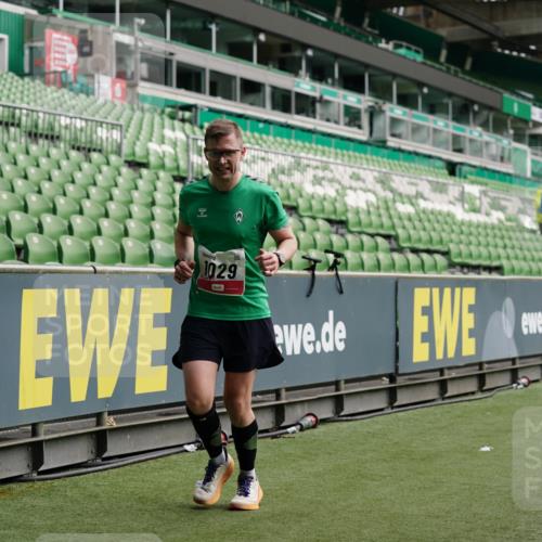 05.10.2025 - 20. swb-Marathon Bremen Michael Burmester http://msf.ph/oto/9327777 05.10.2025 12:51:58 Laufen im Stadion 750, 754, 914, 1029, 1064, 1120, 1314, 1550, 1577, 1701, 1748, 1911, 1926, 2279, 2283, 2350, 2447, 2526, 2595, 3033, 3041, 3178, 3626, 4260, 4652, 4687, 4781, 5068, 5108, 5416, 5675, 5847, 5910, 6210, 6367, 6773, 6775, 7012, 7031, 7293, 7313, 7419, 7713, 7723, 8066, 8218, 8534, 8558, 8682, 8701, 8740, 8780, 9115, 334, 503, 601, 1037, 1499, 1689, 1909, 2493, 3267, 3419, 3608, 3661, 4032, 4104, 4654, 5551, 5817, 5838, 6066, 6210, 6401, 6477, 8083 meine-sportfotos.de