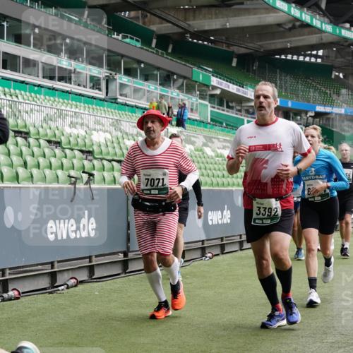 05.10.2025 - 20. swb-Marathon Bremen Michael Burmester http://msf.ph/oto/9327778 05.10.2025 12:56:23 Laufen im Stadion 325, 591, 830, 901, 984, 989, 1161, 1261, 1380, 1679, 1774, 1825, 1931, 2134, 2149, 2263, 2438, 2490, 2571, 2634, 2942, 3161, 3392, 3606, 3749, 3980, 4052, 4101, 4149, 4288, 4432, 4485, 5246, 5255, 5370, 5419, 5469, 5490, 5615, 5719, 6070, 6176, 6375, 6441, 6451, 6515, 6615, 6689, 6744, 6797, 6864, 6926, 7000, 7283, 7292, 7320, 7431, 7783, 7920, 8060, 8144, 8222, 78, 240, 1490, 2162, 2459, 2884, 3074, 3515, 3612, 4079, 4116, 4195, 4456, 5691 meine-sportfotos.de