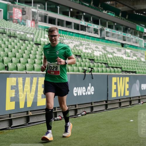 05.10.2025 - 20. swb-Marathon Bremen Michael Burmester http://msf.ph/oto/9327781 05.10.2025 12:51:58 Laufen im Stadion 750, 754, 914, 1029, 1064, 1120, 1314, 1550, 1577, 1701, 1748, 1911, 1926, 2279, 2283, 2350, 2447, 2526, 2595, 3033, 3041, 3178, 3626, 4260, 4652, 4687, 4781, 5068, 5108, 5416, 5675, 5847, 5910, 6210, 6367, 6773, 6775, 7012, 7031, 7293, 7313, 7419, 7713, 7723, 8066, 8218, 8534, 8558, 8682, 8701, 8740, 8780, 9115, 334, 503, 601, 1037, 1499, 1689, 1909, 2493, 3267, 3419, 3608, 3661, 4032, 4104, 4654, 5551, 5817, 5838, 6066, 6210, 6401, 6477, 8083 meine-sportfotos.de