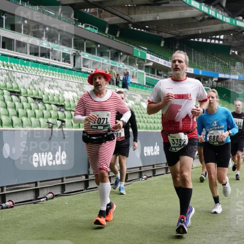 05.10.2025 - 20. swb-Marathon Bremen Michael Burmester http://msf.ph/oto/9327782 05.10.2025 12:56:23 Laufen im Stadion 325, 591, 830, 901, 984, 989, 1161, 1261, 1380, 1679, 1774, 1825, 1931, 2134, 2149, 2263, 2438, 2490, 2571, 2634, 2942, 3161, 3392, 3606, 3749, 3980, 4052, 4101, 4149, 4288, 4432, 4485, 5246, 5255, 5370, 5419, 5469, 5490, 5615, 5719, 6070, 6176, 6375, 6441, 6451, 6515, 6615, 6689, 6744, 6797, 6864, 6926, 7000, 7283, 7292, 7320, 7431, 7783, 7920, 8060, 8144, 8222, 78, 240, 1490, 2162, 2459, 2884, 3074, 3515, 3612, 4079, 4116, 4195, 4456, 5691 meine-sportfotos.de