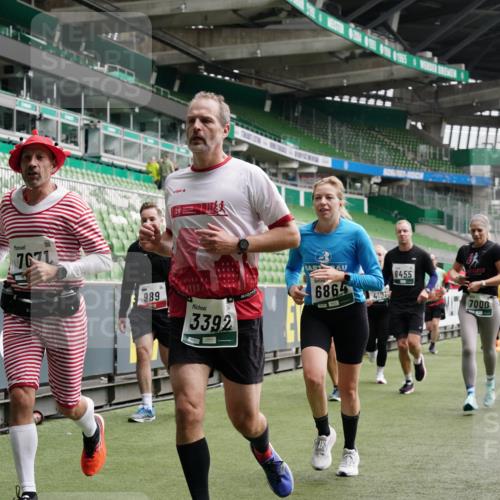 05.10.2025 - 20. swb-Marathon Bremen Michael Burmester http://msf.ph/oto/9327786 05.10.2025 12:56:24 Laufen im Stadion 325, 591, 830, 901, 984, 989, 1161, 1261, 1380, 1679, 1774, 1825, 1931, 2134, 2149, 2263, 2438, 2490, 2571, 2634, 2942, 3161, 3392, 3606, 3749, 3980, 4052, 4101, 4149, 4288, 4432, 4485, 5246, 5255, 5370, 5419, 5469, 5490, 5615, 5719, 6070, 6176, 6375, 6441, 6451, 6515, 6689, 6744, 6797, 6864, 6926, 7000, 7283, 7292, 7320, 7431, 7783, 7920, 8060, 8144, 8222, 9054, 78, 240, 1490, 2162, 2459, 2884, 3074, 3515, 3612, 4079, 4116, 4195, 4456, 5691 meine-sportfotos.de