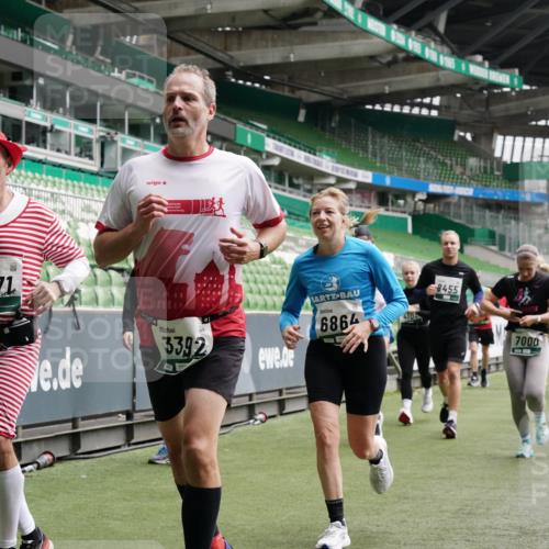 05.10.2025 - 20. swb-Marathon Bremen Michael Burmester http://msf.ph/oto/9327794 05.10.2025 12:56:24 Laufen im Stadion 325, 591, 830, 901, 984, 989, 1161, 1261, 1380, 1679, 1774, 1825, 1931, 2134, 2149, 2263, 2438, 2490, 2571, 2634, 2942, 3161, 3392, 3606, 3749, 3980, 4052, 4101, 4149, 4288, 4432, 4485, 5246, 5255, 5370, 5419, 5469, 5490, 5615, 5719, 6070, 6176, 6375, 6441, 6451, 6515, 6689, 6744, 6797, 6864, 6926, 7000, 7283, 7292, 7320, 7431, 7783, 7920, 8060, 8144, 8222, 9054, 78, 240, 1490, 2162, 2459, 2884, 3074, 3515, 3612, 4079, 4116, 4195, 4456, 5691 meine-sportfotos.de