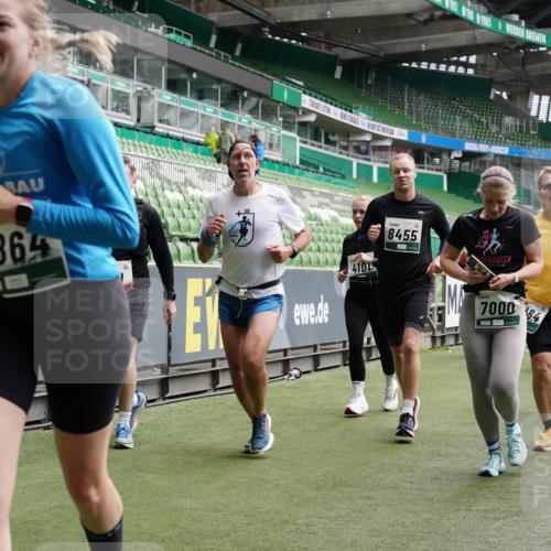 05.10.2025 - 20. swb-Marathon Bremen Michael Burmester http://msf.ph/oto/9327805 05.10.2025 12:56:25 Laufen im Stadion 325, 591, 830, 901, 984, 989, 1161, 1261, 1380, 1679, 1774, 1825, 1931, 2134, 2149, 2263, 2438, 2490, 2571, 2634, 2942, 3161, 3392, 3606, 3749, 3980, 4052, 4101, 4149, 4288, 4432, 4485, 5246, 5255, 5370, 5419, 5469, 5490, 5615, 5719, 6070, 6176, 6375, 6441, 6451, 6515, 6689, 6744, 6797, 6864, 6926, 7000, 7283, 7292, 7320, 7431, 7490, 7783, 7920, 8060, 8144, 8222, 9054, 78, 240, 1261, 1490, 2162, 2459, 2884, 3074, 3515, 3612, 4079, 4116, 4195, 4456, 5691, 5719 meine-sportfotos.de