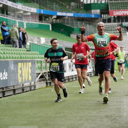 05.10.2025 - 20. swb-Marathon Bremen Michael Burmester http://msf.ph/oto/9327806 05.10.2025 12:52:01 Laufen im Stadion 750, 754, 914, 1029, 1064, 1120, 1314, 1550, 1552, 1701, 1748, 1911, 1926, 2279, 2283, 2350, 2447, 2526, 2595, 3033, 3041, 3178, 3626, 4260, 4652, 4687, 4781, 5068, 5108, 5416, 5459, 5675, 5847, 5910, 6367, 6773, 7012, 7031, 7293, 7313, 7419, 7713, 8066, 8218, 8534, 8558, 8682, 8701, 8740, 8780, 9115, 503, 601, 1037, 1499, 1577, 1689, 1701, 1909, 2493, 3267, 3419, 3661, 4032, 4104, 4654, 5551, 5838, 6066, 6210, 6401, 6775, 7723, 8083 meine-sportfotos.de