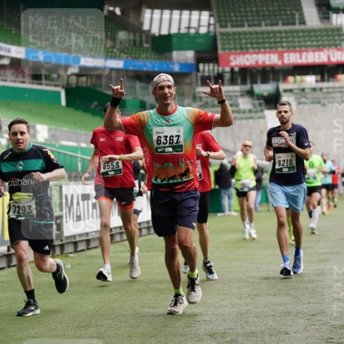 05.10.2025 - 20. swb-Marathon Bremen Michael Burmester http://msf.ph/oto/9327809 05.10.2025 12:52:02 Laufen im Stadion 750, 754, 914, 1029, 1064, 1120, 1314, 1550, 1552, 1748, 1911, 1926, 2279, 2283, 2350, 2447, 2526, 2595, 3033, 3041, 3178, 3626, 4260, 4652, 4687, 4781, 5068, 5108, 5416, 5459, 5675, 5847, 5910, 6367, 6773, 7012, 7031, 7293, 7313, 7419, 7713, 8066, 8218, 8534, 8558, 8682, 8701, 8740, 8780, 9115, 503, 601, 1037, 1499, 1577, 1701, 1909, 2493, 3267, 3419, 3661, 4032, 4104, 4654, 5551, 6066, 6210, 6401, 6775, 7723, 8083 meine-sportfotos.de