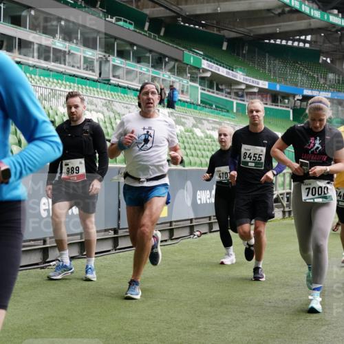 05.10.2025 - 20. swb-Marathon Bremen Michael Burmester http://msf.ph/oto/9327814 05.10.2025 12:56:25 Laufen im Stadion 325, 591, 830, 901, 984, 989, 1161, 1261, 1380, 1679, 1774, 1825, 1931, 2134, 2149, 2263, 2438, 2490, 2571, 2634, 2942, 3161, 3392, 3606, 3749, 3980, 4052, 4101, 4149, 4288, 4432, 4485, 5246, 5255, 5370, 5419, 5469, 5490, 5615, 5719, 6070, 6176, 6375, 6441, 6451, 6515, 6689, 6744, 6797, 6864, 6926, 7000, 7283, 7292, 7320, 7431, 7490, 7783, 7920, 8060, 8144, 8222, 9054, 78, 240, 1261, 1490, 2162, 2459, 2884, 3074, 3515, 3612, 4079, 4116, 4195, 4456, 5691, 5719 meine-sportfotos.de