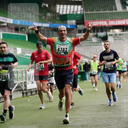 05.10.2025 - 20. swb-Marathon Bremen Michael Burmester http://msf.ph/oto/9327817 05.10.2025 12:52:02 Laufen im Stadion 750, 754, 914, 1029, 1064, 1120, 1314, 1550, 1552, 1748, 1911, 1926, 2279, 2283, 2350, 2447, 2526, 2595, 3033, 3041, 3178, 3626, 4260, 4652, 4687, 4781, 5068, 5108, 5416, 5459, 5675, 5847, 5910, 6367, 6773, 7012, 7031, 7293, 7313, 7419, 7713, 8066, 8218, 8534, 8558, 8682, 8701, 8740, 8780, 9115, 503, 601, 1037, 1499, 1577, 1701, 1909, 2493, 3267, 3419, 3661, 4032, 4104, 4654, 5551, 6066, 6210, 6401, 6775, 7723, 8083 meine-sportfotos.de