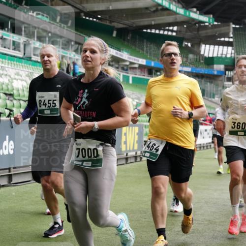 05.10.2025 - 20. swb-Marathon Bremen Michael Burmester http://msf.ph/oto/9327830 05.10.2025 12:56:26 Laufen im Stadion 325, 591, 830, 901, 984, 989, 1161, 1380, 1679, 1774, 1825, 1931, 2134, 2149, 2263, 2438, 2490, 2571, 2634, 2942, 3161, 3392, 3606, 3749, 3980, 4052, 4101, 4149, 4288, 4432, 4485, 5246, 5255, 5370, 5419, 5469, 5490, 5615, 6070, 6176, 6375, 6441, 6451, 6515, 6689, 6744, 6797, 6864, 6926, 7000, 7283, 7292, 7320, 7431, 7490, 7783, 7920, 8060, 8144, 8222, 9054, 78, 240, 1261, 1490, 1774, 2162, 2459, 2884, 2942, 3074, 3515, 3612, 4079, 4116, 4195, 4456, 5691, 5719 meine-sportfotos.de