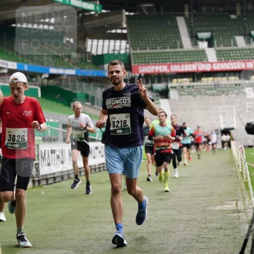05.10.2025 - 20. swb-Marathon Bremen Michael Burmester http://msf.ph/oto/9327837 05.10.2025 12:52:04 Laufen im Stadion 750, 754, 914, 1029, 1064, 1120, 1314, 1550, 1552, 1748, 1911, 1926, 2279, 2283, 2350, 2447, 2595, 3033, 3041, 3178, 3626, 4260, 4362, 4652, 4687, 4781, 5068, 5108, 5416, 5459, 5675, 5847, 5910, 6367, 6773, 7012, 7031, 7293, 7313, 7419, 7713, 8066, 8218, 8534, 8558, 8682, 8701, 8740, 8780, 9115, 503, 1064, 1499, 1577, 1701, 1909, 2350, 2493, 2526, 3267, 3661, 4032, 4104, 4654, 5551, 6066, 6210, 6775, 7723 meine-sportfotos.de