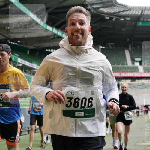 05.10.2025 - 20. swb-Marathon Bremen Michael Burmester http://msf.ph/oto/9327846 05.10.2025 12:56:28 Laufen im Stadion 325, 591, 830, 901, 984, 989, 1161, 1380, 1679, 1931, 2134, 2149, 2263, 2438, 2490, 2571, 2634, 3161, 3392, 3606, 3749, 3980, 4052, 4101, 4149, 4288, 4432, 4485, 5246, 5255, 5370, 5419, 5469, 5490, 6070, 6176, 6375, 6441, 6451, 6689, 6797, 6864, 6926, 7000, 7283, 7292, 7320, 7431, 7490, 7783, 7920, 8060, 8144, 8222, 8564, 9054, 78, 240, 1261, 1490, 1774, 1825, 2162, 2459, 2884, 2942, 3074, 3515, 3612, 4079, 4116, 4195, 4456, 5615, 5691, 5719, 6515 meine-sportfotos.de