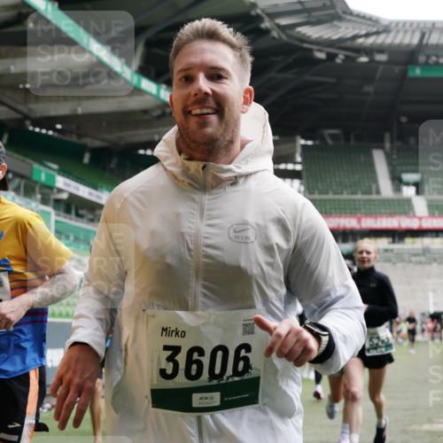 05.10.2025 - 20. swb-Marathon Bremen Michael Burmester http://msf.ph/oto/9327850 05.10.2025 12:56:28 Laufen im Stadion 325, 591, 830, 901, 984, 989, 1161, 1380, 1679, 1931, 2134, 2149, 2263, 2438, 2490, 2571, 2634, 3161, 3392, 3606, 3749, 3980, 4052, 4101, 4149, 4288, 4432, 4485, 5246, 5255, 5370, 5419, 5469, 5490, 6070, 6176, 6375, 6441, 6451, 6689, 6797, 6864, 6926, 7000, 7283, 7292, 7320, 7431, 7490, 7783, 7920, 8060, 8144, 8222, 8564, 9054, 78, 240, 1261, 1490, 1774, 1825, 2162, 2459, 2884, 2942, 3074, 3515, 3612, 4079, 4116, 4195, 4456, 5615, 5691, 5719, 6515 meine-sportfotos.de