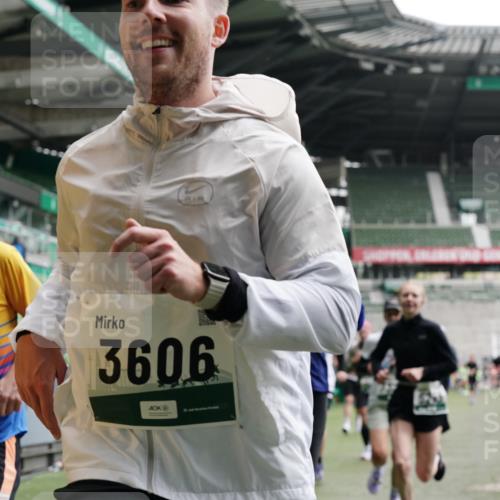 05.10.2025 - 20. swb-Marathon Bremen Michael Burmester http://msf.ph/oto/9327854 05.10.2025 12:56:28 Laufen im Stadion 325, 591, 830, 901, 984, 989, 1161, 1380, 1679, 1931, 2134, 2149, 2263, 2438, 2490, 2571, 2634, 3161, 3392, 3606, 3749, 3980, 4052, 4101, 4149, 4288, 4432, 4485, 5246, 5255, 5370, 5419, 5469, 5490, 6070, 6176, 6375, 6441, 6451, 6689, 6797, 6864, 6926, 7000, 7283, 7292, 7320, 7431, 7490, 7783, 7920, 8060, 8144, 8222, 8564, 9054, 78, 240, 1261, 1490, 1774, 1825, 2162, 2459, 2884, 2942, 3074, 3515, 3612, 4079, 4116, 4195, 4456, 5615, 5691, 5719, 6515 meine-sportfotos.de