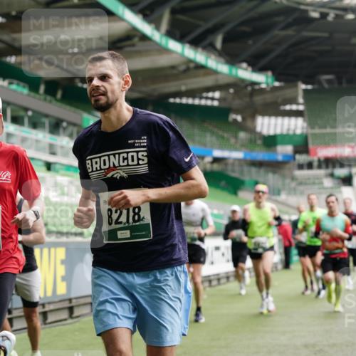 05.10.2025 - 20. swb-Marathon Bremen Michael Burmester http://msf.ph/oto/9327857 05.10.2025 12:52:06 Laufen im Stadion 754, 914, 1029, 1120, 1314, 1550, 1552, 1748, 1911, 1926, 2283, 2447, 2595, 3033, 3041, 3178, 3626, 4260, 4362, 4652, 4687, 4781, 5068, 5108, 5416, 5459, 5675, 5847, 5910, 6367, 6773, 7012, 7031, 7293, 7313, 7419, 7713, 8066, 8218, 8534, 8558, 8701, 8740, 8780, 9115, 503, 750, 1064, 1499, 1577, 1701, 1909, 1911, 2279, 2350, 2493, 2526, 3267, 3661, 4104, 4654, 5551, 6066, 6210, 6775, 7723, 8682 meine-sportfotos.de