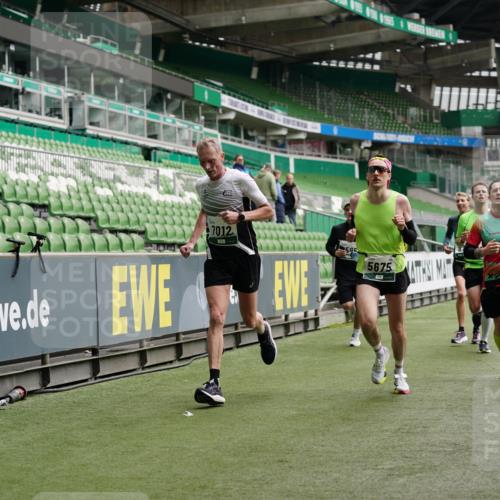 05.10.2025 - 20. swb-Marathon Bremen Michael Burmester http://msf.ph/oto/9327861 05.10.2025 12:52:07 Laufen im Stadion 754, 914, 1029, 1120, 1314, 1550, 1552, 1748, 1926, 2283, 2447, 2595, 3033, 3041, 3178, 3626, 4260, 4362, 4652, 4687, 4781, 5068, 5108, 5416, 5459, 5675, 5847, 5910, 6367, 6773, 7012, 7031, 7293, 7313, 7419, 7713, 8066, 8218, 8534, 8558, 8701, 8740, 8780, 9115, 503, 750, 1064, 1499, 1577, 1701, 1909, 1911, 2279, 2350, 2493, 2526, 3661, 4104, 4654, 5551, 6066, 6210, 6775, 7723, 8682, 8780 meine-sportfotos.de