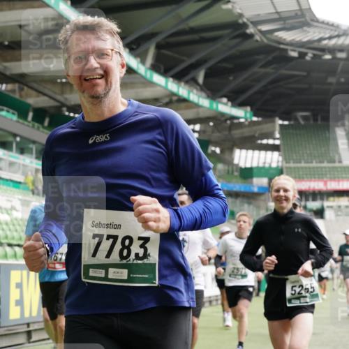 05.10.2025 - 20. swb-Marathon Bremen Michael Burmester http://msf.ph/oto/9327862 05.10.2025 12:56:29 Laufen im Stadion 325, 591, 830, 901, 984, 989, 1161, 1380, 1679, 1931, 2134, 2149, 2263, 2438, 2490, 2571, 2634, 3161, 3392, 3606, 3749, 3980, 4052, 4101, 4149, 4288, 4432, 4485, 5246, 5255, 5370, 5419, 5469, 5490, 6070, 6176, 6375, 6441, 6451, 6689, 6797, 6864, 6926, 7000, 7283, 7292, 7320, 7431, 7490, 7783, 7920, 8060, 8144, 8222, 8564, 9054, 78, 240, 1261, 1490, 1774, 1825, 2162, 2459, 2884, 2942, 3074, 3515, 3612, 4079, 4116, 4195, 4456, 5615, 5691, 5719, 6515 meine-sportfotos.de