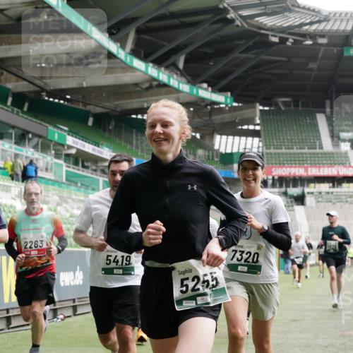 05.10.2025 - 20. swb-Marathon Bremen Michael Burmester http://msf.ph/oto/9327869 05.10.2025 12:56:29 Laufen im Stadion 325, 591, 830, 901, 984, 989, 1161, 1380, 1679, 1931, 2134, 2149, 2263, 2438, 2490, 2571, 2634, 3161, 3392, 3606, 3749, 3980, 4052, 4101, 4149, 4288, 4432, 4485, 5246, 5255, 5370, 5419, 5469, 5490, 6070, 6176, 6375, 6441, 6451, 6689, 6797, 6864, 6926, 7000, 7283, 7292, 7320, 7431, 7490, 7783, 7920, 8060, 8144, 8222, 8564, 9054, 78, 240, 1261, 1490, 1774, 1825, 2162, 2459, 2884, 2942, 3074, 3515, 3612, 4079, 4116, 4195, 4456, 5615, 5691, 5719, 6515 meine-sportfotos.de