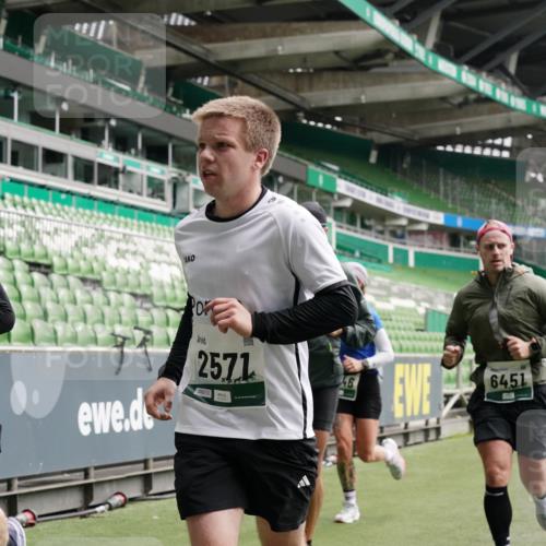 05.10.2025 - 20. swb-Marathon Bremen Michael Burmester http://msf.ph/oto/9327885 05.10.2025 12:56:31 Laufen im Stadion 325, 591, 830, 901, 984, 989, 1161, 1380, 1679, 2134, 2149, 2263, 2438, 2571, 2634, 3161, 3392, 3606, 3749, 3980, 4052, 4101, 4149, 4288, 4432, 4485, 5246, 5255, 5370, 5419, 5469, 5490, 6070, 6176, 6375, 6441, 6451, 6689, 6797, 6864, 6926, 7000, 7283, 7292, 7320, 7431, 7490, 7783, 7920, 8144, 8222, 8564, 9054, 78, 240, 1261, 1490, 1774, 1825, 1931, 2162, 2459, 2490, 2884, 2942, 3074, 3515, 3612, 4079, 4116, 4149, 4195, 4456, 5615, 5691, 5719, 6515 meine-sportfotos.de