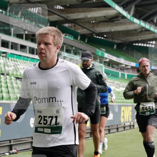 05.10.2025 - 20. swb-Marathon Bremen Michael Burmester http://msf.ph/oto/9327892 05.10.2025 12:56:31 Laufen im Stadion 325, 591, 830, 901, 984, 989, 1161, 1380, 1679, 2134, 2149, 2263, 2438, 2571, 2634, 3161, 3392, 3606, 3749, 3980, 4052, 4101, 4149, 4288, 4432, 4485, 5246, 5255, 5370, 5419, 5469, 5490, 6070, 6176, 6375, 6441, 6451, 6689, 6797, 6864, 6926, 7000, 7283, 7292, 7320, 7431, 7490, 7783, 7920, 8144, 8222, 8564, 9054, 78, 240, 1261, 1490, 1774, 1825, 1931, 2162, 2459, 2490, 2884, 2942, 3074, 3515, 3612, 4079, 4116, 4149, 4195, 4456, 5615, 5691, 5719, 6515 meine-sportfotos.de