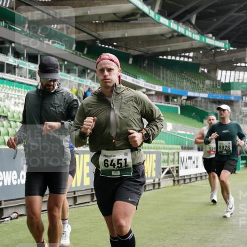 05.10.2025 - 20. swb-Marathon Bremen Michael Burmester http://msf.ph/oto/9327900 05.10.2025 12:56:32 Laufen im Stadion 325, 591, 830, 901, 984, 989, 1161, 1380, 1679, 2134, 2149, 2263, 2438, 2571, 2634, 3161, 3392, 3606, 3749, 3980, 4052, 4101, 4288, 4432, 4485, 5246, 5255, 5370, 5419, 5469, 5490, 6070, 6176, 6375, 6441, 6451, 6689, 6797, 6864, 6926, 7000, 7283, 7292, 7320, 7431, 7490, 7783, 7920, 8144, 8222, 8564, 9054, 78, 240, 1261, 1490, 1774, 1825, 1931, 2162, 2459, 2490, 2884, 2942, 3074, 3515, 3612, 4079, 4116, 4149, 4195, 4456, 5615, 5691, 5719, 6515 meine-sportfotos.de
