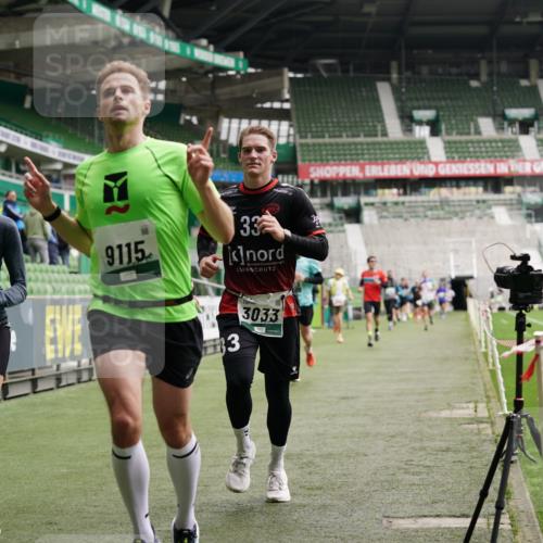 05.10.2025 - 20. swb-Marathon Bremen Michael Burmester http://msf.ph/oto/9327911 05.10.2025 12:52:10 Laufen im Stadion 754, 914, 1029, 1120, 1550, 1552, 1748, 1926, 2283, 2447, 2595, 3033, 3041, 3178, 3626, 4260, 4362, 4652, 4781, 5068, 5108, 5416, 5459, 5561, 5675, 5847, 5910, 6367, 6773, 7012, 7031, 7293, 7313, 7419, 7634, 7713, 8218, 8534, 8558, 8580, 8701, 8740, 9115, 503, 750, 1064, 1314, 1499, 1577, 1701, 1911, 2279, 2350, 2493, 2526, 4104, 4260, 4654, 4687, 6066, 6210, 6775, 7723, 8066, 8682, 8780 meine-sportfotos.de