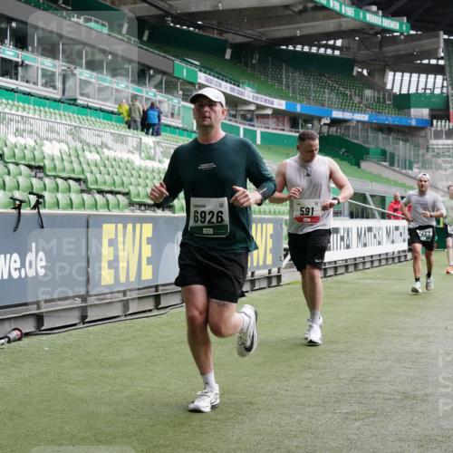 05.10.2025 - 20. swb-Marathon Bremen Michael Burmester http://msf.ph/oto/9327913 05.10.2025 12:56:33 Laufen im Stadion 325, 591, 830, 901, 984, 989, 1161, 1380, 1679, 2134, 2149, 2263, 2438, 2571, 2634, 3161, 3392, 3606, 3749, 3980, 4052, 4101, 4288, 4432, 4485, 5246, 5255, 5370, 5419, 5469, 5490, 6070, 6176, 6375, 6441, 6451, 6689, 6797, 6864, 6926, 7000, 7283, 7292, 7320, 7431, 7490, 7783, 7920, 8144, 8222, 8479, 8564, 9054, 78, 240, 1261, 1490, 1774, 1825, 1931, 2162, 2459, 2490, 2884, 2942, 3074, 3515, 3612, 3749, 4079, 4116, 4149, 4195, 4456, 5615, 5691, 5719, 6515 meine-sportfotos.de