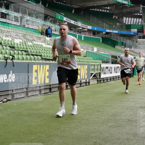05.10.2025 - 20. swb-Marathon Bremen Michael Burmester http://msf.ph/oto/9327916 05.10.2025 12:56:34 Laufen im Stadion 325, 591, 830, 901, 984, 989, 1161, 1380, 1595, 1679, 2134, 2149, 2263, 2438, 2571, 2634, 3161, 3392, 3606, 3980, 4052, 4101, 4288, 4432, 4485, 5246, 5255, 5370, 5419, 5469, 5490, 6070, 6176, 6375, 6441, 6451, 6689, 6797, 6864, 6926, 7000, 7017, 7283, 7292, 7320, 7431, 7490, 7783, 7920, 8144, 8222, 8479, 8564, 9054, 78, 240, 1261, 1490, 1774, 1825, 1931, 2162, 2459, 2490, 2884, 2942, 3074, 3515, 3612, 3749, 4079, 4116, 4149, 4195, 4432, 4456, 5615, 5691, 5719, 6515 meine-sportfotos.de