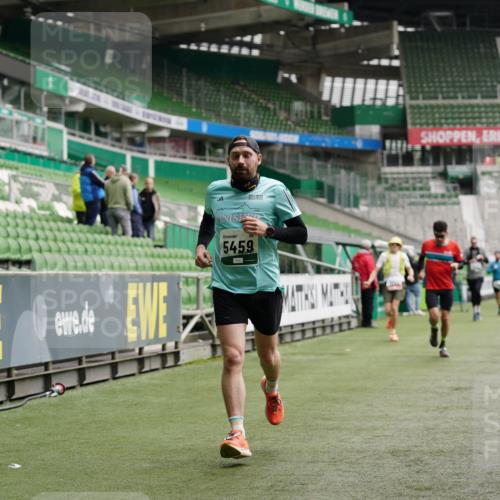 05.10.2025 - 20. swb-Marathon Bremen Michael Burmester http://msf.ph/oto/9327922 05.10.2025 12:52:13 Laufen im Stadion 754, 914, 1029, 1120, 1298, 1550, 1552, 1748, 1926, 2283, 2447, 2595, 3033, 3041, 3178, 3626, 4362, 4652, 4781, 5068, 5108, 5416, 5459, 5561, 5675, 5847, 5910, 6367, 6630, 6773, 7012, 7031, 7293, 7313, 7419, 7634, 8218, 8534, 8558, 8580, 8701, 8740, 8921, 9115, 750, 1064, 1314, 1499, 1577, 1701, 1911, 2279, 2350, 2493, 2526, 4260, 4654, 4687, 5910, 6066, 6210, 6775, 7713, 7723, 8066, 8682, 8780 meine-sportfotos.de