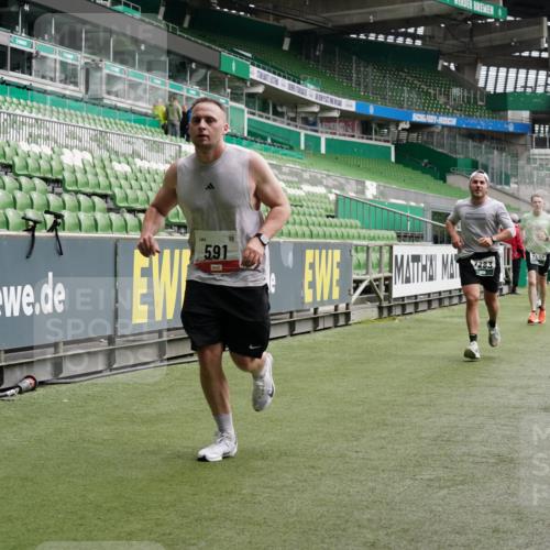 05.10.2025 - 20. swb-Marathon Bremen Michael Burmester http://msf.ph/oto/9327925 05.10.2025 12:56:35 Laufen im Stadion 325, 591, 830, 901, 984, 989, 1161, 1380, 1595, 1679, 2134, 2149, 2263, 2438, 2571, 2634, 3161, 3392, 3606, 3980, 4052, 4101, 4288, 4485, 5246, 5255, 5370, 5419, 5469, 5490, 6070, 6176, 6375, 6441, 6451, 6689, 6797, 6864, 6926, 7000, 7017, 7283, 7292, 7320, 7431, 7490, 7783, 7920, 8144, 8222, 8479, 8564, 9054, 78, 240, 1261, 1490, 1774, 1825, 1931, 2162, 2459, 2490, 2884, 2942, 3074, 3515, 3612, 3749, 4079, 4116, 4149, 4195, 4432, 4456, 5615, 5691, 5719, 6515 meine-sportfotos.de