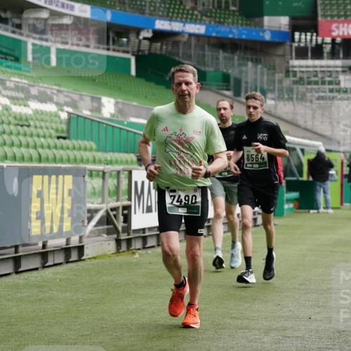 05.10.2025 - 20. swb-Marathon Bremen Michael Burmester http://msf.ph/oto/9327940 05.10.2025 12:56:38 Laufen im Stadion 31, 299, 325, 479, 591, 830, 901, 989, 1161, 1380, 1595, 1627, 1679, 1977, 2134, 2149, 2263, 2438, 2571, 2634, 3161, 3392, 3471, 3606, 3980, 4052, 4101, 4484, 4485, 5246, 5255, 5370, 5419, 5469, 5490, 6070, 6176, 6375, 6441, 6451, 6689, 6797, 6864, 6926, 7000, 7017, 7283, 7292, 7320, 7431, 7490, 7783, 7920, 8222, 8479, 8564, 9054, 240, 984, 1261, 1490, 1774, 1825, 1931, 2459, 2490, 2942, 3074, 3612, 3749, 4079, 4116, 4149, 4195, 4288, 4432, 4456, 5615, 5691, 5719, 6515, 8144 meine-sportfotos.de
