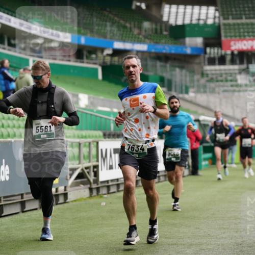 05.10.2025 - 20. swb-Marathon Bremen Michael Burmester http://msf.ph/oto/9327993 05.10.2025 12:52:22 Laufen im Stadion 615, 754, 793, 1029, 1298, 1550, 1552, 1926, 2595, 3033, 3041, 3178, 3626, 4362, 4652, 4781, 4805, 4914, 5068, 5108, 5416, 5447, 5459, 5561, 5675, 5847, 6367, 6630, 6677, 6773, 7012, 7031, 7277, 7293, 7313, 7416, 7419, 7634, 7773, 7975, 8218, 8349, 8534, 8558, 8580, 8701, 8921, 9115, 10338, 750, 914, 1064, 1120, 1314, 1748, 1911, 2279, 2283, 2350, 2447, 2526, 4260, 4652, 4687, 5910, 7713, 8066, 8682, 8740, 8780 meine-sportfotos.de