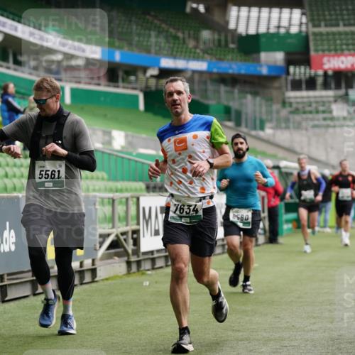 05.10.2025 - 20. swb-Marathon Bremen Michael Burmester http://msf.ph/oto/9327997 05.10.2025 12:52:22 Laufen im Stadion 615, 754, 793, 1029, 1298, 1550, 1552, 1926, 2595, 3033, 3041, 3178, 3626, 4362, 4652, 4781, 4805, 4914, 5068, 5108, 5416, 5447, 5459, 5561, 5675, 5847, 6367, 6630, 6677, 6773, 7012, 7031, 7277, 7293, 7313, 7416, 7419, 7634, 7773, 7975, 8218, 8349, 8534, 8558, 8580, 8701, 8921, 9115, 10338, 750, 914, 1064, 1120, 1314, 1748, 1911, 2279, 2283, 2350, 2447, 2526, 4260, 4652, 4687, 5910, 7713, 8066, 8682, 8740, 8780 meine-sportfotos.de
