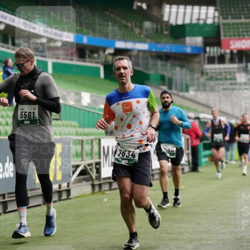 05.10.2025 - 20. swb-Marathon Bremen Michael Burmester http://msf.ph/oto/9328002 05.10.2025 12:52:22 Laufen im Stadion 615, 754, 793, 1029, 1298, 1550, 1552, 1926, 2595, 3033, 3041, 3178, 3626, 4362, 4652, 4781, 4805, 4914, 5068, 5108, 5416, 5447, 5459, 5561, 5675, 5847, 6367, 6630, 6677, 6773, 7012, 7031, 7277, 7293, 7313, 7416, 7419, 7634, 7773, 7975, 8218, 8349, 8534, 8558, 8580, 8701, 8921, 9115, 10338, 750, 914, 1064, 1120, 1314, 1748, 1911, 2279, 2283, 2350, 2447, 2526, 4260, 4652, 4687, 5910, 7713, 8066, 8682, 8740, 8780 meine-sportfotos.de
