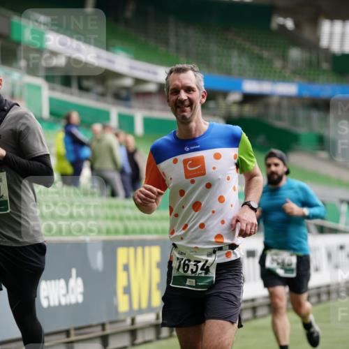 05.10.2025 - 20. swb-Marathon Bremen Michael Burmester http://msf.ph/oto/9328006 05.10.2025 12:52:23 Laufen im Stadion 615, 754, 793, 1029, 1298, 1431, 1550, 1552, 1926, 2595, 3033, 3041, 3178, 3626, 4362, 4781, 4805, 4914, 5068, 5108, 5416, 5447, 5459, 5561, 5675, 5847, 6367, 6630, 6677, 6773, 7012, 7031, 7277, 7293, 7313, 7416, 7419, 7634, 7773, 7975, 8218, 8349, 8534, 8558, 8580, 8701, 8921, 9115, 10338, 750, 754, 914, 1064, 1120, 1314, 1748, 1911, 2279, 2283, 2350, 2447, 2526, 4260, 4652, 4687, 5910, 7713, 8066, 8682, 8740, 8780 meine-sportfotos.de