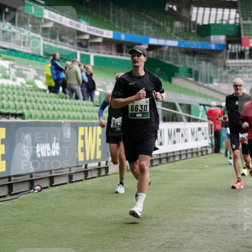 05.10.2025 - 20. swb-Marathon Bremen Michael Burmester http://msf.ph/oto/9328030 05.10.2025 12:52:27 Laufen im Stadion 550, 590, 615, 793, 1029, 1298, 1431, 1550, 1552, 2595, 3033, 3041, 3178, 3626, 4362, 4781, 4805, 4914, 4935, 5068, 5108, 5416, 5447, 5459, 5561, 5675, 6367, 6630, 6677, 7012, 7031, 7277, 7293, 7313, 7416, 7419, 7634, 7773, 7975, 8218, 8297, 8349, 8534, 8558, 8580, 8701, 8921, 9115, 10338, 754, 914, 1120, 1314, 1748, 1926, 2283, 2447, 4260, 4652, 4687, 4781, 5847, 5910, 6773, 7713, 8066, 8740, 8780 meine-sportfotos.de
