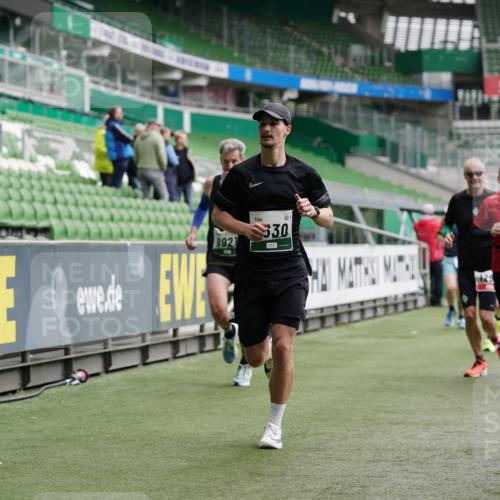 05.10.2025 - 20. swb-Marathon Bremen Michael Burmester http://msf.ph/oto/9328033 05.10.2025 12:52:27 Laufen im Stadion 550, 590, 615, 793, 1029, 1298, 1431, 1550, 1552, 2595, 3033, 3041, 3178, 3626, 4362, 4781, 4805, 4914, 4935, 5068, 5108, 5416, 5447, 5459, 5561, 5675, 6367, 6630, 6677, 7012, 7031, 7277, 7293, 7313, 7416, 7419, 7634, 7773, 7975, 8218, 8297, 8349, 8534, 8558, 8580, 8701, 8921, 9115, 10338, 754, 914, 1120, 1314, 1748, 1926, 2283, 2447, 4260, 4652, 4687, 4781, 5847, 5910, 6773, 7713, 8066, 8740, 8780 meine-sportfotos.de
